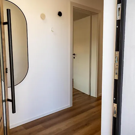 Hidden Corner Zirovnica