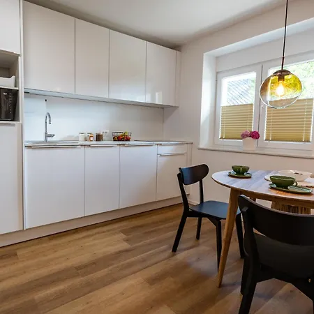 Hidden Corner Zirovnica