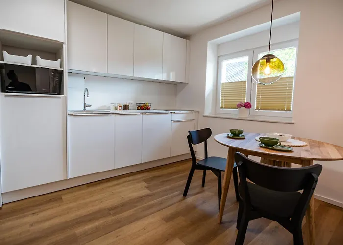 Hidden Corner Zirovnica